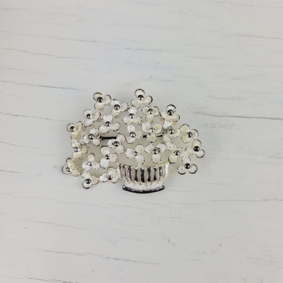 Vintage Enamel Baby's Breath Floral Brooch Pin 1960s - Picture 2 of 8